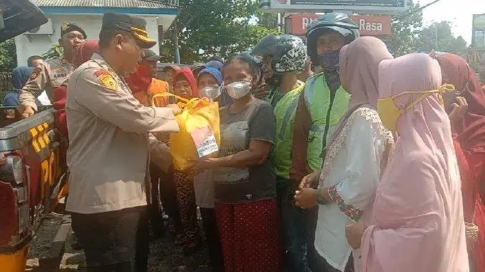 PolresOKU Bagi Sembako