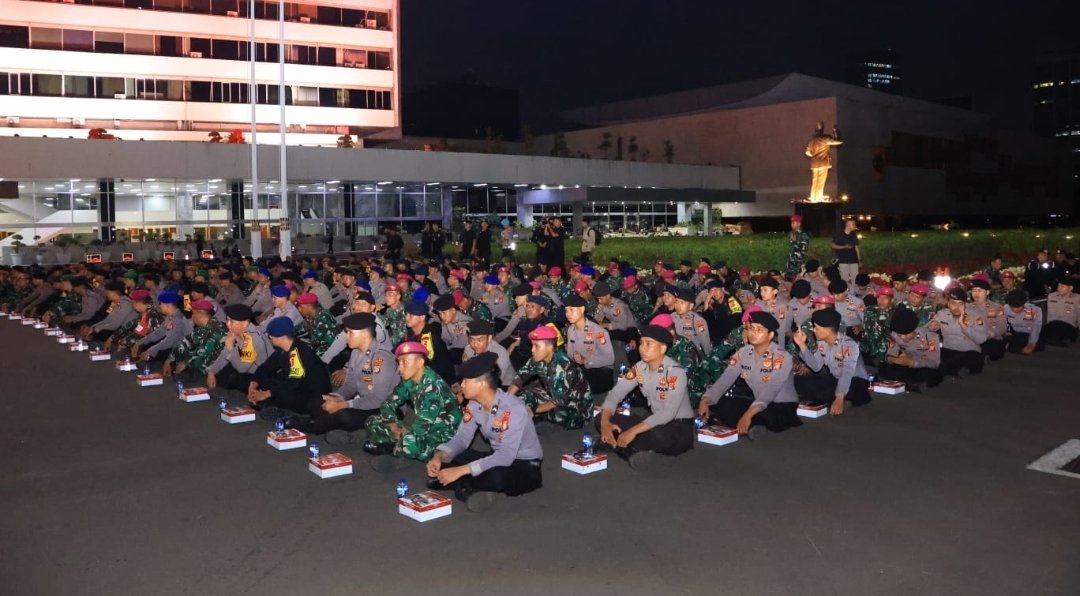 Makan Malam Bersama, Kapolri Beri Motivasi Pasukan Pengamanan DPR/MPR RI