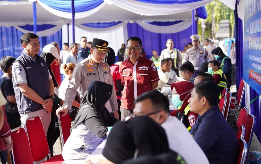 Sambut Hari Lalu Lintas Bhayangkara ke-70, Polres Bojonegoro Gelar Pasar Murah dan Donor Darah