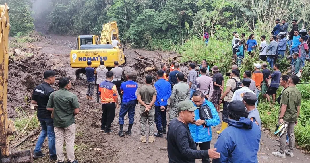 Kapolres Nagekeo Polda NTT Terjun Langsung Tangani Longsor Boawae–Mauponggo