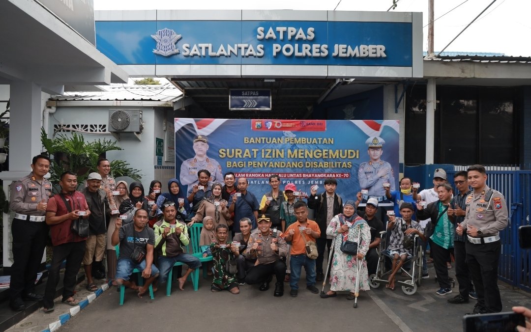 Bahagianya Kaum Difabel Dapat SIM Gratis dari Polres Jember di Hari Lalu Lintas Bhayangkara ke – 70