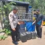 Polisi Tangani Kekeringan di Winongan Pasuruan Sulap Mobil Patroli Jadi Armada Air Bersih