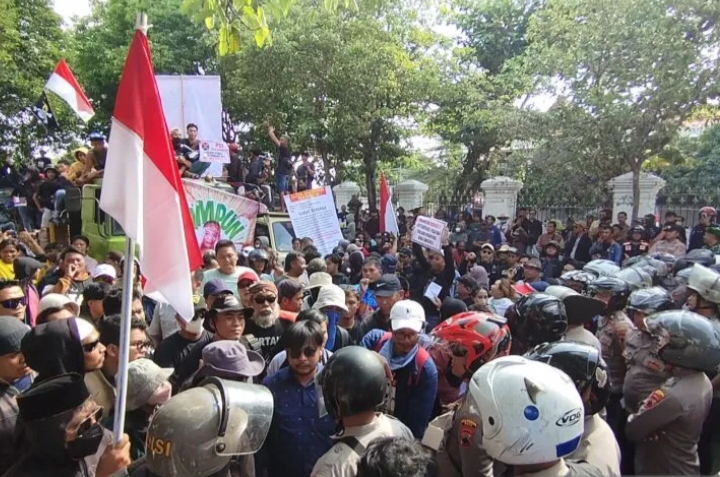Ratusan Warga Pati Kembali Demo Desak Bupati Sudewo Mundur, Soroti Dugaan Korupsi dan Arogansi Kepemimpinan