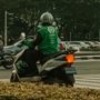 Aksi Cepat Pengemudi Ojol di Gresik Bantu Korban Kecelakaan Perpres Ojol