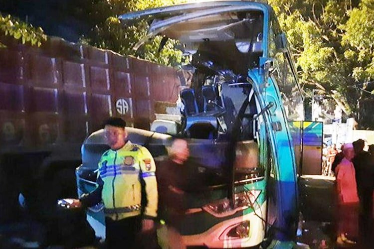 Kecelakaan Motor di Bungah Gresik, Satu Orang Tewas dan Dua Luka-Luka