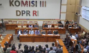 komisi iii dpr menyebut polri menjadi mitra kerja yang palin kgwb