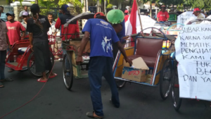 Tega, Pria Kediri Curangi Tukang Becak untuk Ambil Uang Rp 36 Juta 4 Tega, Pria Kediri Curangi Tukang Becak untuk Ambil Uang Rp 36 Juta