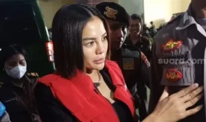 13009 nikita mirzani di pengadilan negeri serang pada senin 19122022 suaracomrena pangesti