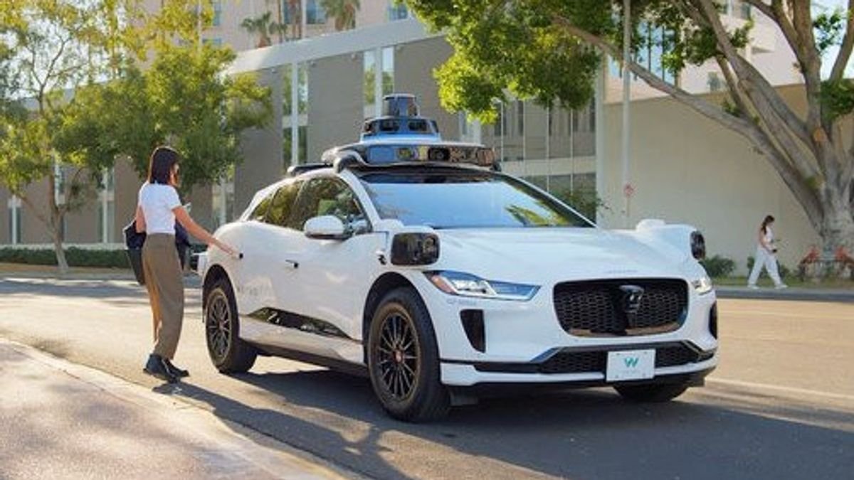 "Serangan DDoS" Dunia Nyata! 50 Taksi Swakemudi Waymo Dibombardir ke Satu Gang Buntu, San Francisco Kena Macet 1 “Serangan DDoS” Dunia Nyata! 50 Taksi Swakemudi Waymo Dibombardir ke Satu Gang Buntu, San Francisco Kena Macet