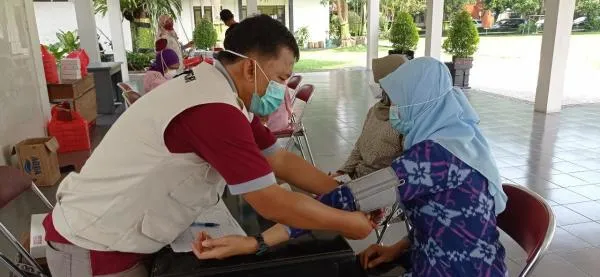 Dinkes Kediri Cek Langsung Dapur SPPG, Ambil Sampel Air dan Makanan 1 Dinkes Kediri Cek Langsung Dapur SPPG, Ambil Sampel Air dan Makanan