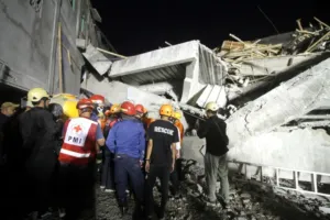 59 Orang Diduga Masih Terjebak di Reruntuhan Bangunan Ponpes Al Khoziny Sidoarjo 2 59 Orang Diduga Masih Terjebak di Reruntuhan Bangunan Ponpes Al Khoziny Sidoarjo