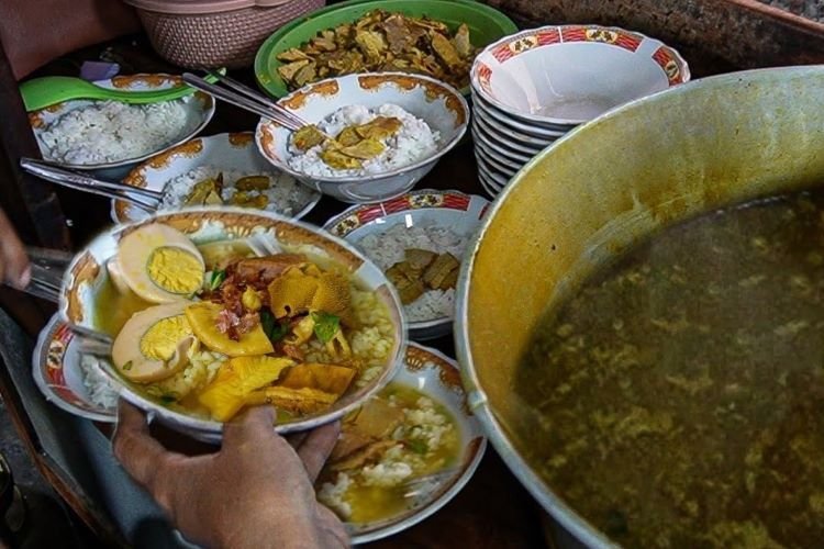 Soto Madura Lezat di Surabaya, Kuah Gurih dan Daging Empuk 1 Soto Madura Lezat di Surabaya, Kuah Gurih dan Daging Empuk