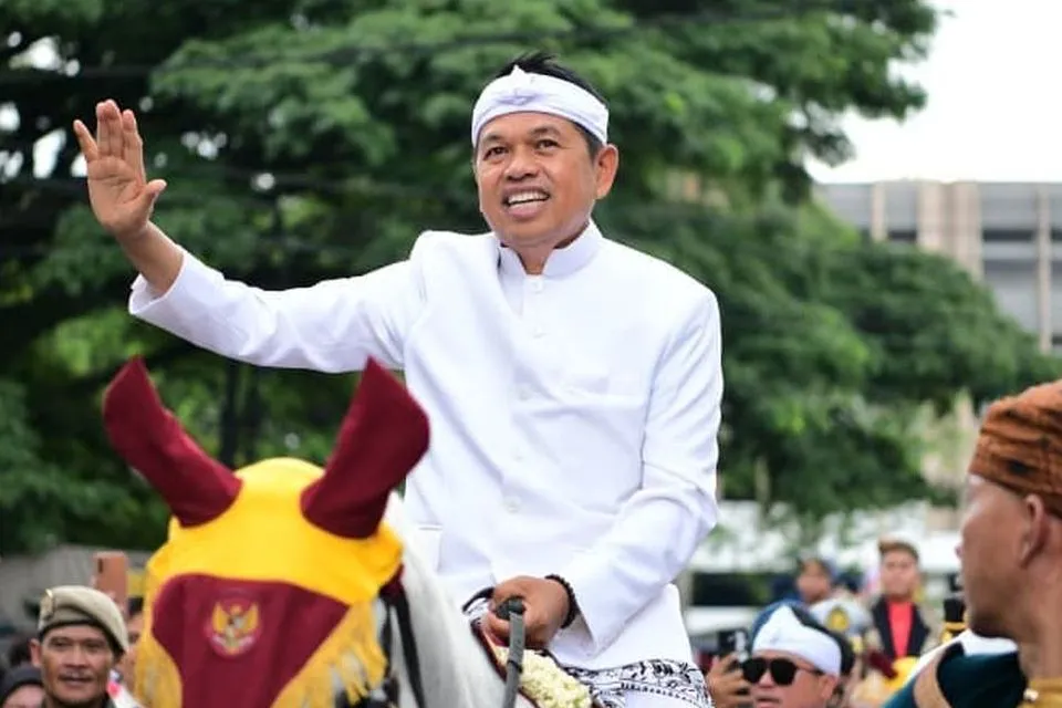 Dedi Mulyadi Dihebohkan Emak-emak Soal Donasi Rp 1000, Gubernur Jabar Ingatkan Kasus Kakak Adik Gantian Seragam 1 Dedi Mulyadi Dihebohkan Emak-emak Soal Donasi Rp 1000, Gubernur Jabar Ingatkan Kasus Kakak Adik Gantian Seragam