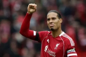 Liverpool Dipecundangi Man United, Virgil van Dijk Gebok Muka Teman Sendiri sampai Sempoyongan 11 Liverpool Dipecundangi Man United, Virgil van Dijk Gebok Muka Teman Sendiri sampai Sempoyongan