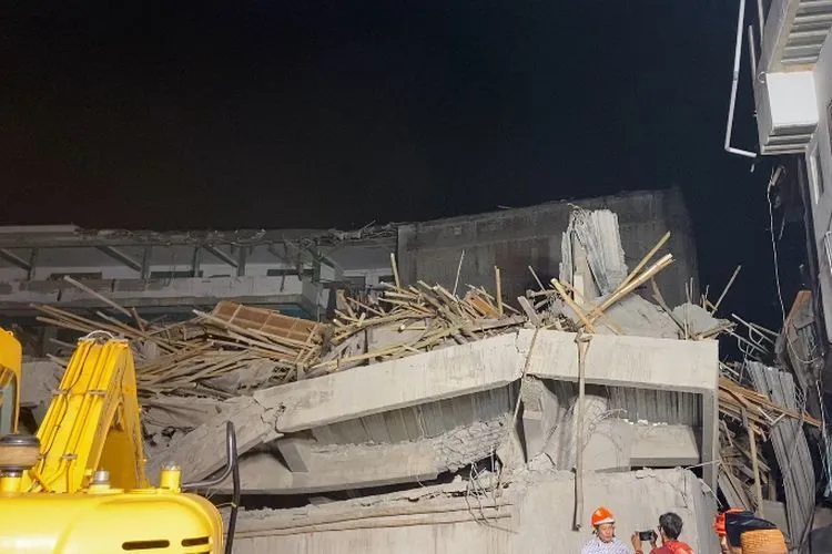 91 Orang Tertimbun Reruntuhan Ponpes Al Khoziny Sidoarjo