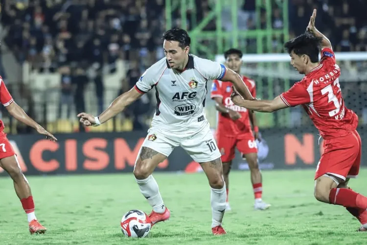 Ezra Walian Kembali Mencuri Perhatian Usai Pulih dari Cedera Lutut, Bawa Persik Kediri Kalahkan Persijap