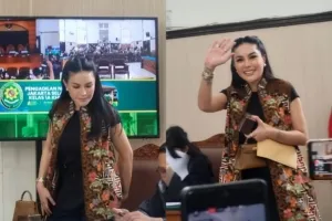 Nikita Mirzani Dihukum 11 Tahun, Pengacara Kritik Jaksa, Sebut Koruptor hingga Teroris 9 Nikita Mirzani Dihukum 11 Tahun, Pengacara Kritik Jaksa, Sebut Koruptor hingga Teroris