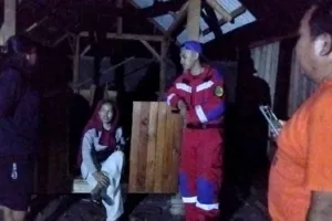 Wanita 30 Tahun Diduga ODGJ Dievakuasi ke Panti Rehabilitasi