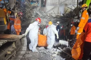 Dalam Semalam, 23 Jenazah Ditemukan di Reruntuhan Ponpes Al Khoziny Sidoarjo, Total Korban Meninggal 37 Orang 10 Dalam Semalam, 23 Jenazah Ditemukan di Reruntuhan Ponpes Al Khoziny Sidoarjo, Total Korban Meninggal 37 Orang