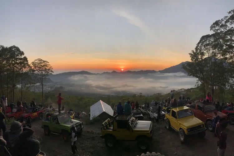 Tips Menikmati Mentari Pertama di Gunung Batur Kintamani