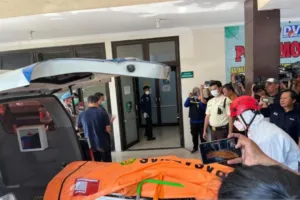 45 Kemasan Jenazah Korban Longsor Ponpes Al-Khoziny Dibawa ke RS Bhayangkara Surabaya 8 45 Kemasan Jenazah Korban Longsor Ponpes Al-Khoziny Dibawa ke RS Bhayangkara Surabaya