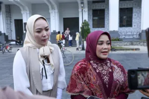 Batik Surabaya Siap Tampil di Fashion Muslim Global 4 Batik Surabaya Siap Tampil di Fashion Muslim Global