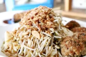 Sehari Mengelilingi Surabaya Melalui Makanan: Mulai Sarapan Lontong Legendaris Hingga Es Krim Ikonik Dunia 8 Sehari Mengelilingi Surabaya Melalui Makanan: Mulai Sarapan Lontong Legendaris Hingga Es Krim Ikonik Dunia