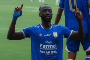 Kisah Makan Konate: Bertahan 331 Hari di Persebaya, Kini Bawa Adhyaksa FC Promosi 8 Kisah Makan Konate: Bertahan 331 Hari di Persebaya, Kini Bawa Adhyaksa FC Promosi