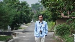 Administrasi Kesedihan: Realisme Satir dan Dekonstruksi Moral dalam Puisi Alfariezie 1 Administrasi Kesedihan: Realisme Satir dan Dekonstruksi Moral dalam Puisi Alfariezie