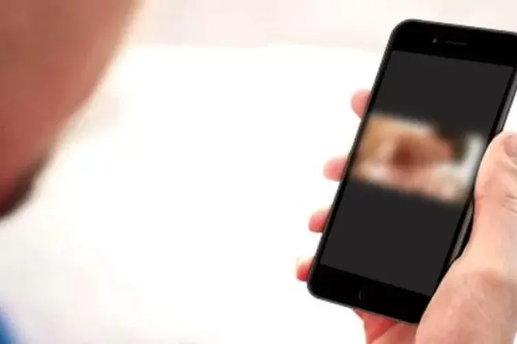 Polisi Buru Pelaku Perekam Wanita Mandi di Gresik, Video Viral di Grup WhatsApp 1 Polisi Buru Pelaku Perekam Wanita Mandi di Gresik, Video Viral di Grup WhatsApp