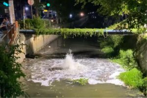 Gelembung Misterius di Sungai Rungkut Surabaya, Diduga Gas Metana