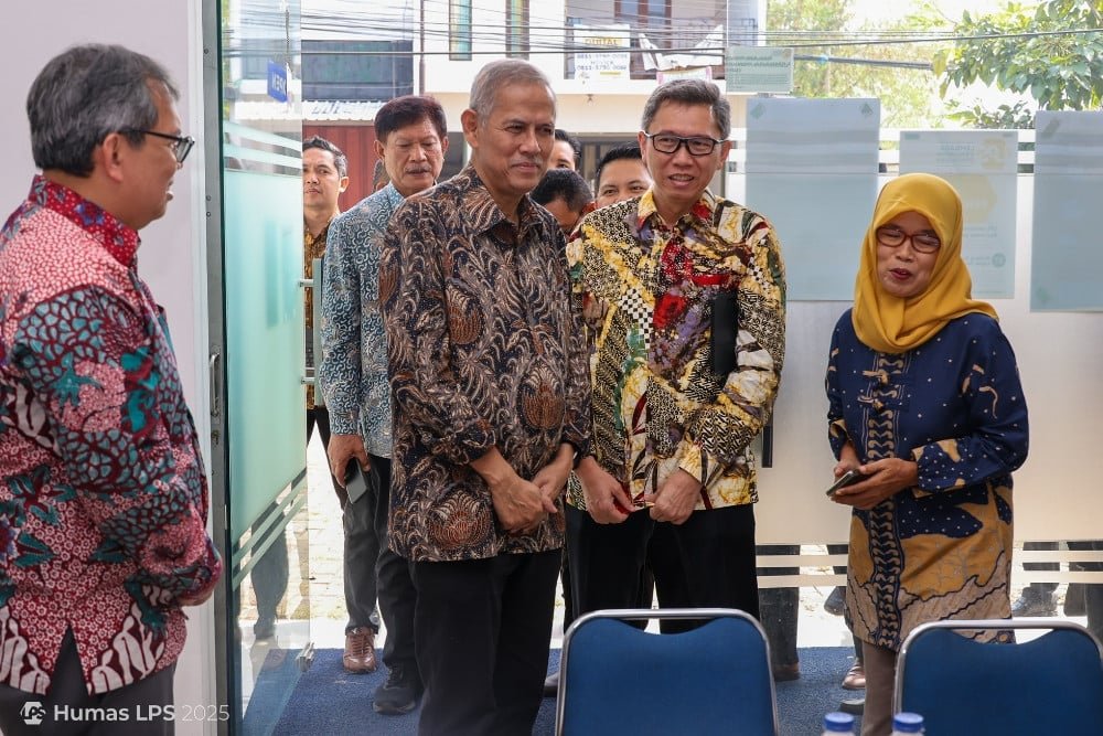Kunjungan Bos LPS ke Bank Bangkrut Jatim, Pantau Pembayaran Klaim Simpanan 1 Kunjungan Bos LPS ke Bank Bangkrut Jatim, Pantau Pembayaran Klaim Simpanan