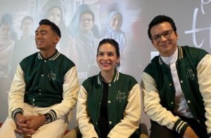 Sudah Kenal Lama, Steffi Zamora Akui Canggung Bangun Chemistry dengan Endy Arfian 8 Sudah Kenal Lama, Steffi Zamora Akui Canggung Bangun Chemistry dengan Endy Arfian