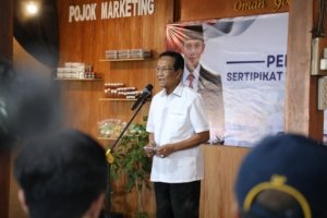 Sultan Hamengkubuwono X Beri Apresiasi Penyerahan Sertifikat Tanah ke Masyarakat Gunungkidul