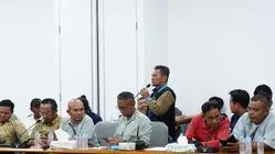 Dirut PT Timah Tegaskan 'Timah untuk Rakyat' Saat Temui Penambang Bangka Belitung 1 Dirut PT Timah Tegaskan ‘Timah untuk Rakyat’ Saat Temui Penambang Bangka Belitung