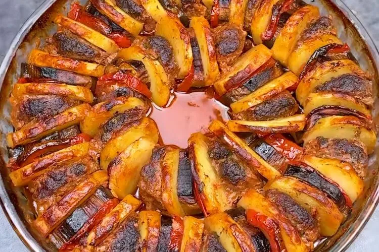 Rahasia Masakan Sederhana yang Menggugah Selera: Terong, Kentang, dan Daging Cincang Panggang yang Lezat! 1 Rahasia Masakan Sederhana yang Menggugah Selera: Terong, Kentang, dan Daging Cincang Panggang yang Lezat!