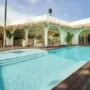 15 Vila Menarik dengan Kolam Renang Pantai untuk Liburan Impian