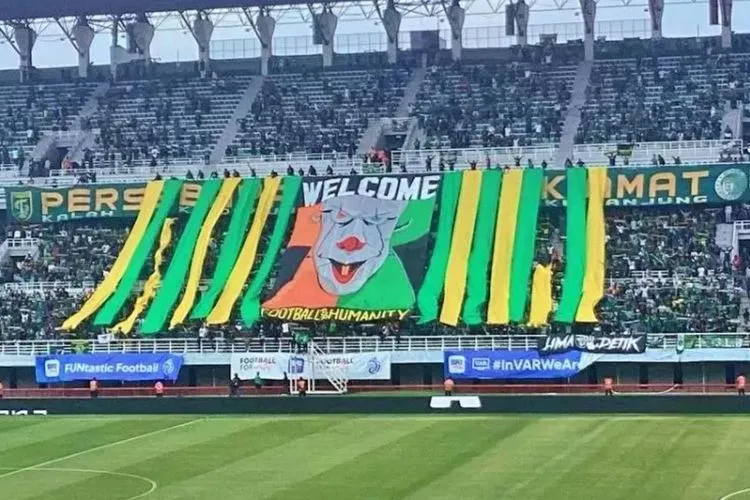 Bonek dan Jakmania Siap Hadapi El Clasico Persebaya vs Persija! Rivalitas Sehat Menggelegar di Tribun 1 Bonek dan Jakmania Siap Hadapi El Clasico Persebaya vs Persija! Rivalitas Sehat Menggelegar di Tribun