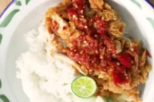 Resep Ayam Geprek Sambal Korek Nikmat dan Pedas yang Menggugah Selera, Wajib Coba di Rumah! 1 Resep Ayam Geprek Sambal Korek Nikmat dan Pedas yang Menggugah Selera, Wajib Coba di Rumah!