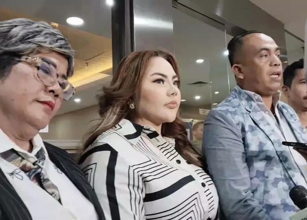 Lisa Mariana Bebas Tanpa Wajib Lapor Meski Jadi Tersangka, Ini Alasannya! 1 Lisa Mariana Bebas Tanpa Wajib Lapor Meski Jadi Tersangka, Ini Alasannya!