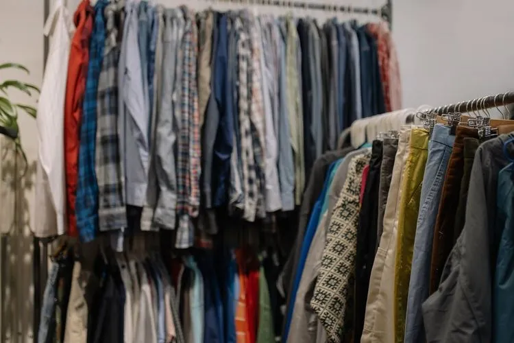 6 Tempat Thrifting Terbaik di Surabaya, Cari Pakaian Impor Bekas Berkualitas 1 6 Tempat Thrifting Terbaik di Surabaya, Cari Pakaian Impor Bekas Berkualitas
