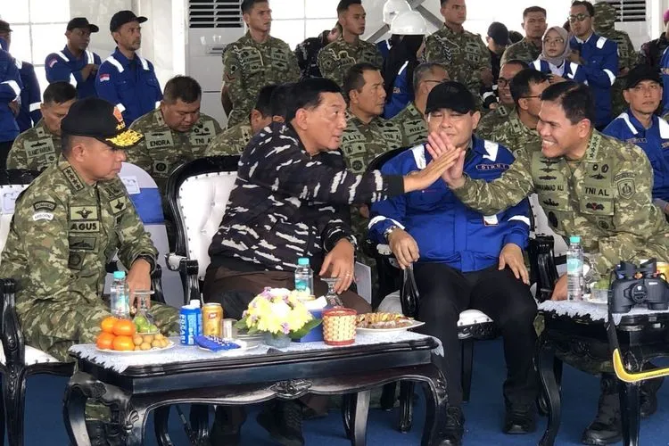 Menhan Sjafrie Sjamsoeddin Optimistis Kapal Selam Otonom Buatan PT PAL Mampu Amankan Choke Point Perairan Indonesia 1 Menhan Sjafrie Sjamsoeddin Optimistis Kapal Selam Otonom Buatan PT PAL Mampu Amankan Choke Point Perairan Indonesia