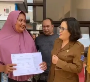 Dorong Ekonomi Mikro, Baznas Beri Rombong Usaha kepada Warga Simokerto 7 Dorong Ekonomi Mikro, Baznas Beri Rombong Usaha kepada Warga Simokerto