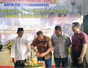 Dilepas dengan Doa dan Apresiasi, Kompol Zainur Rofik Pamit dari Polsek Sukomanunggal 11 Dilepas dengan Doa dan Apresiasi, Kompol Zainur Rofik Pamit dari Polsek Sukomanunggal