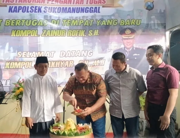 Dilepas dengan Doa dan Apresiasi, Kompol Zainur Rofik Pamit dari Polsek Sukomanunggal 1 Dilepas dengan Doa dan Apresiasi, Kompol Zainur Rofik Pamit dari Polsek Sukomanunggal