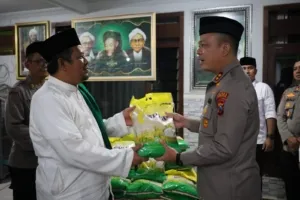 Dukung Dunia Pendidikan Keagamaan, Polres Tulungagung Salurkan Bantuan ke Puluhan Pesantren 1 Dukung Dunia Pendidikan Keagamaan, Polres Tulungagung Salurkan Bantuan ke Puluhan Pesantren