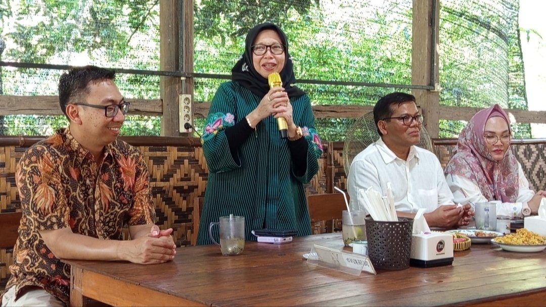 Misi Dagang Jatim Tembus Rp1 Triliun, OJK Tegaskan Komitmen Dukung Ekonomi Daerah 1 Misi Dagang Jatim Tembus Rp1 Triliun, OJK Tegaskan Komitmen Dukung Ekonomi Daerah