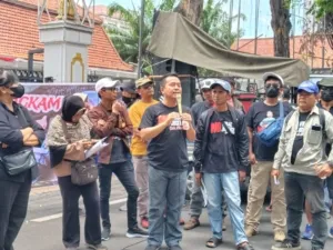 Rakyat Jatim Menggugat Pemprov, Soroti Tunjangan Rp2,6 Miliar Gubernur