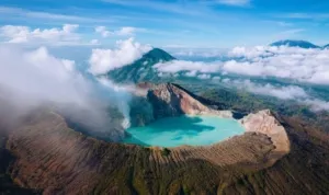 Ijen-crator-indonesia-1050x700.jpg Pengusaha Wisata di Jatim