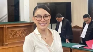 Sumpah Pemuda! Nikita Mirzani Menghadapi Putusan Hukum: Harapan akan Keadilan di Tengah Persidangan 11 Sumpah Pemuda! Nikita Mirzani Menghadapi Putusan Hukum: Harapan akan Keadilan di Tengah Persidangan